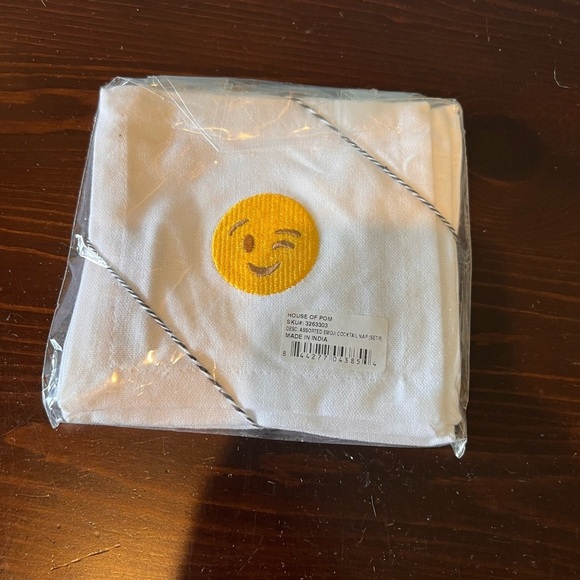 NWT embroidered cocktail napkins. Set of 4.​ - Picture 2 of 2